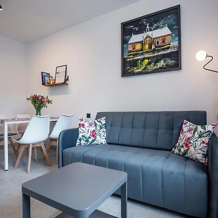 Przystanek Karkonosz * שצ'קלארסקה פוראובה